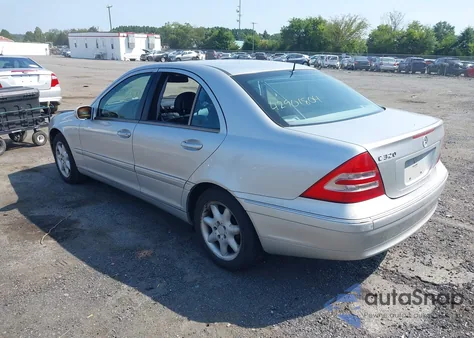 2002 Mercedes-Benz C 320 z USA, uszkodzony, nr VIN WDBRF64J42E008165